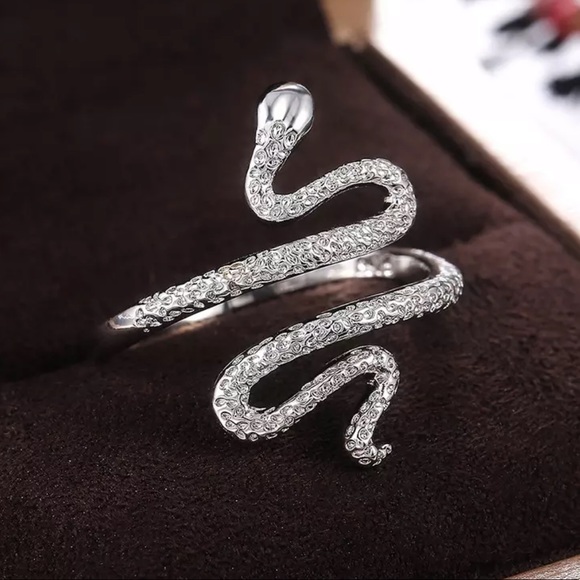 🐍 Crystalized Slithery Snake S 925 Ring 🐍 - Picture 2 of 5
